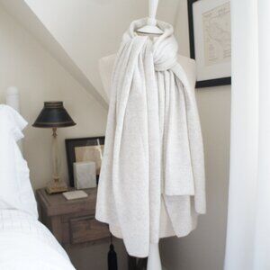 Sarah Campbell Huge 100% Cashmere Light Gray Beige Scarf Shawl